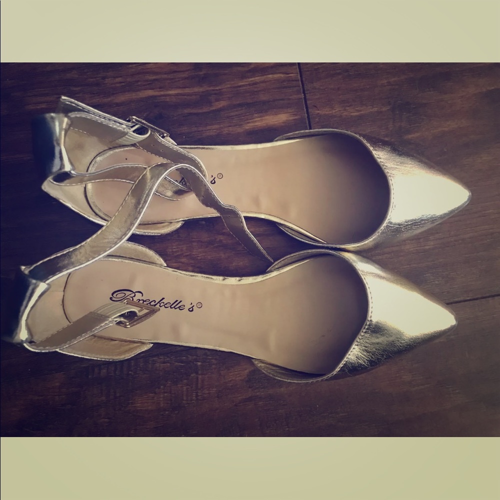 Breckelle gold daisy flats